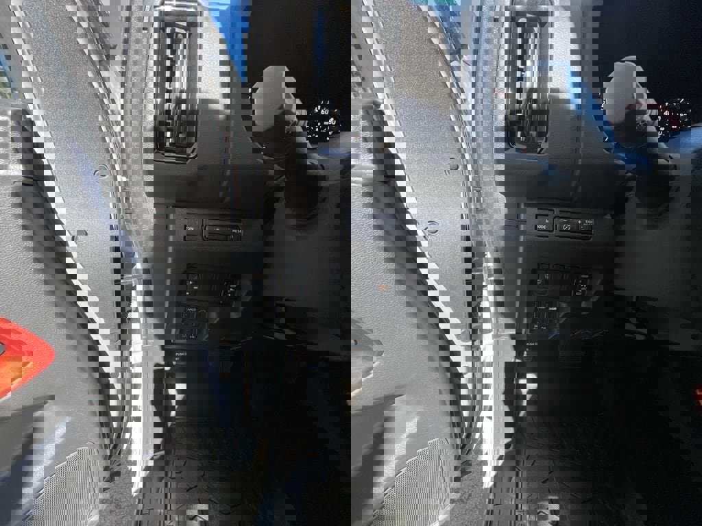 Used 2025 Nissan Frontier PRO-4X w/ Pro Convenience Package image 17