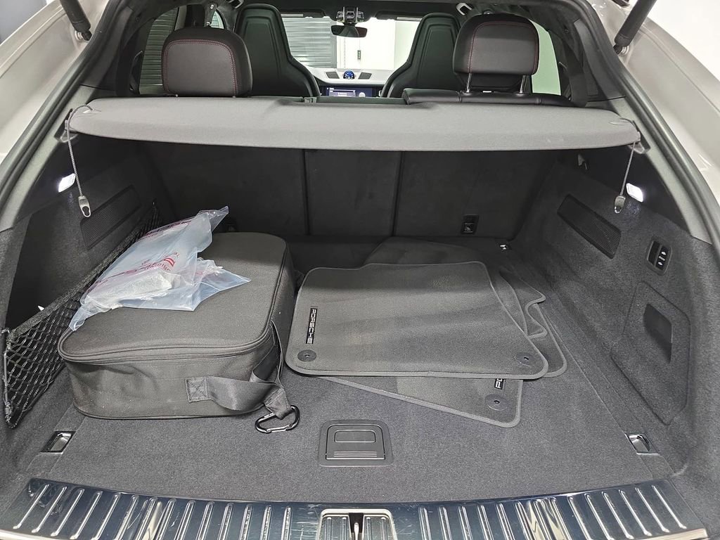 Certified 2023 Porsche Cayenne Turbo S AWD/4WD image 31