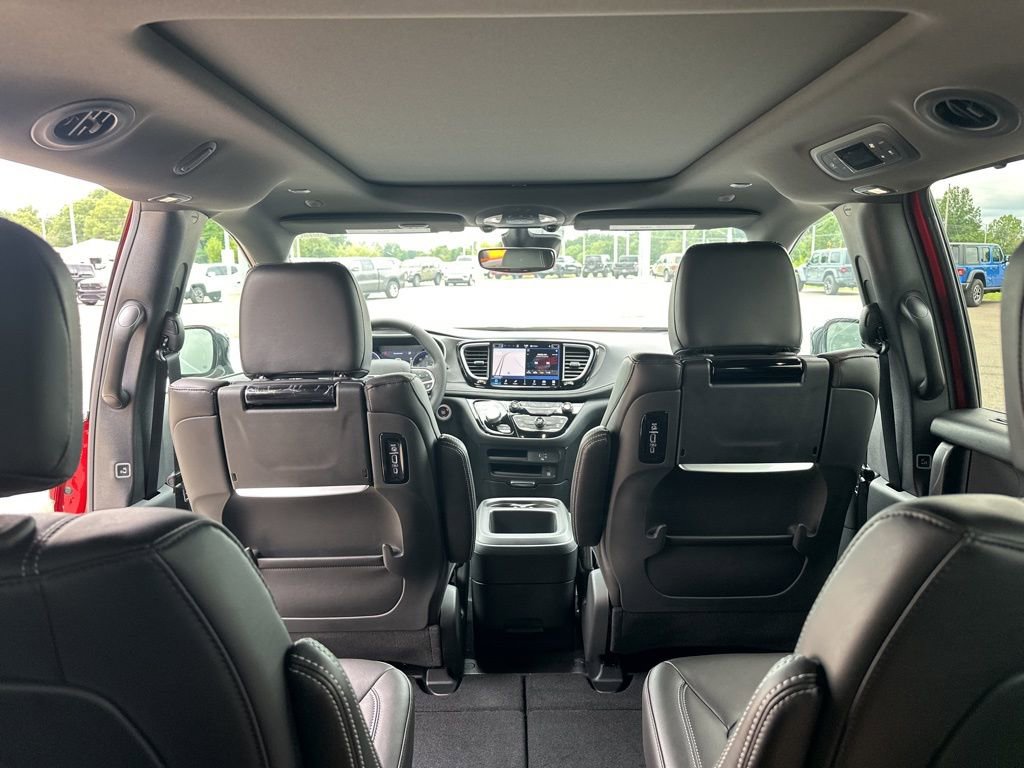 New 2026 Chrysler Pacifica Select FWD image 25