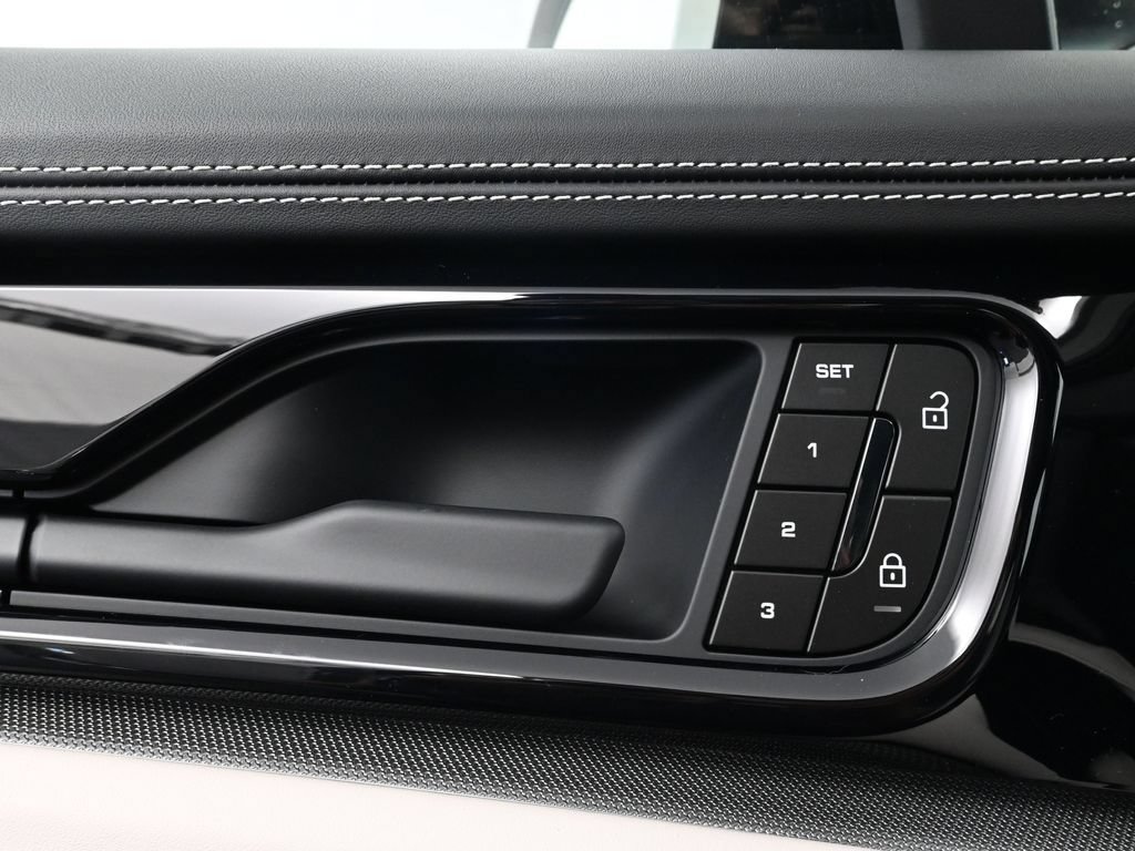 Certified 2026 Porsche Panamera image 17