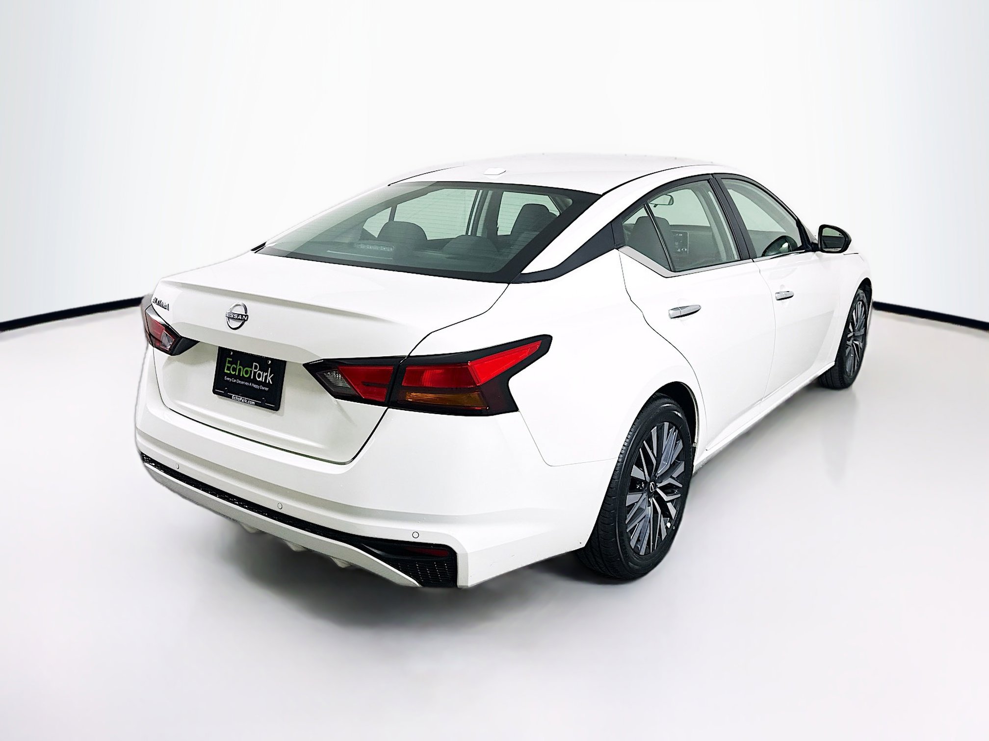 Used 2025 Nissan Altima 2.5 SV FWD image 9