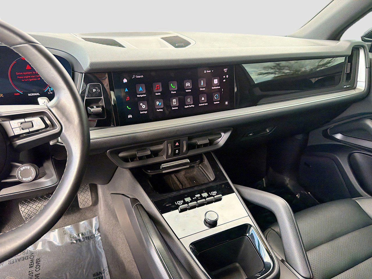 Used 2024 Porsche Cayenne image 28