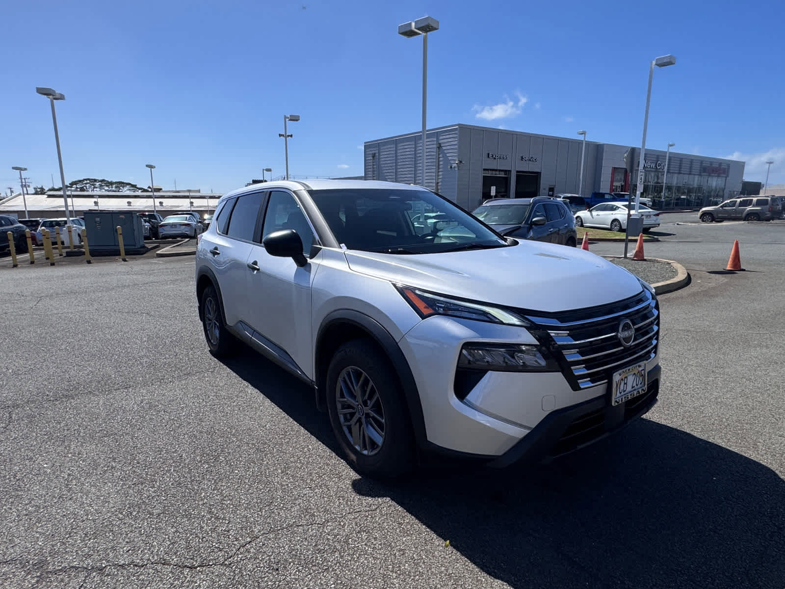 Used 2025 Nissan Rogue S image 2