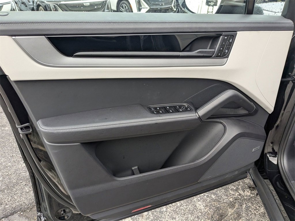 Used 2024 Porsche Cayenne S image 18