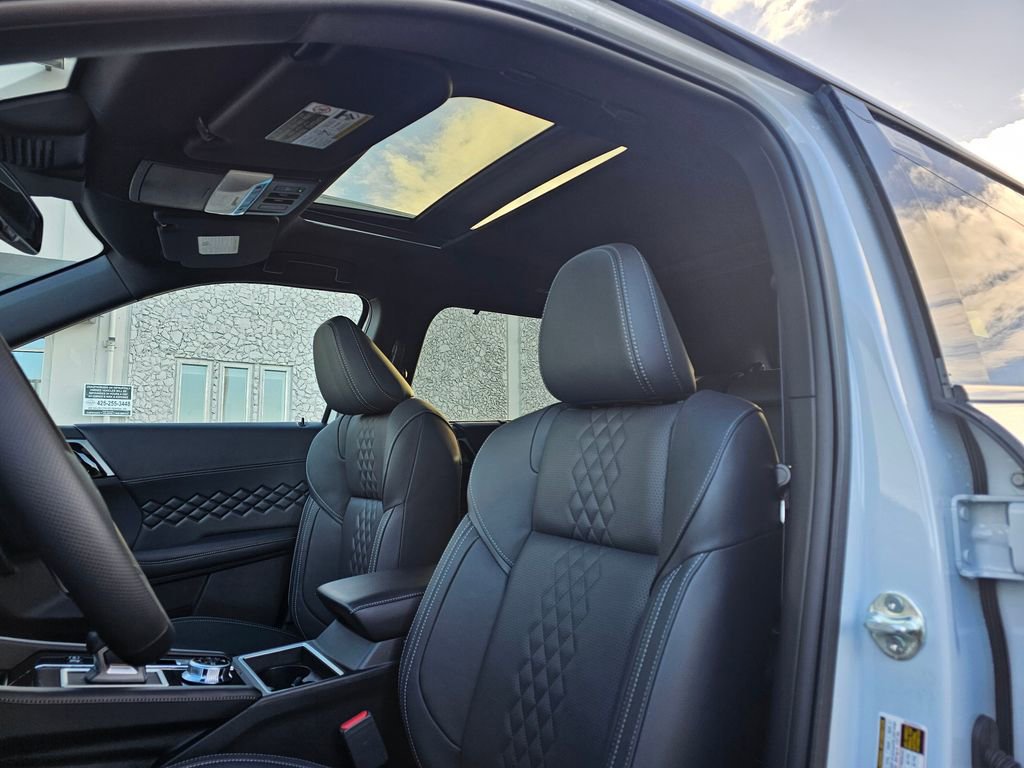 New 2025 Mitsubishi Outlander SEL Black Edition image 17