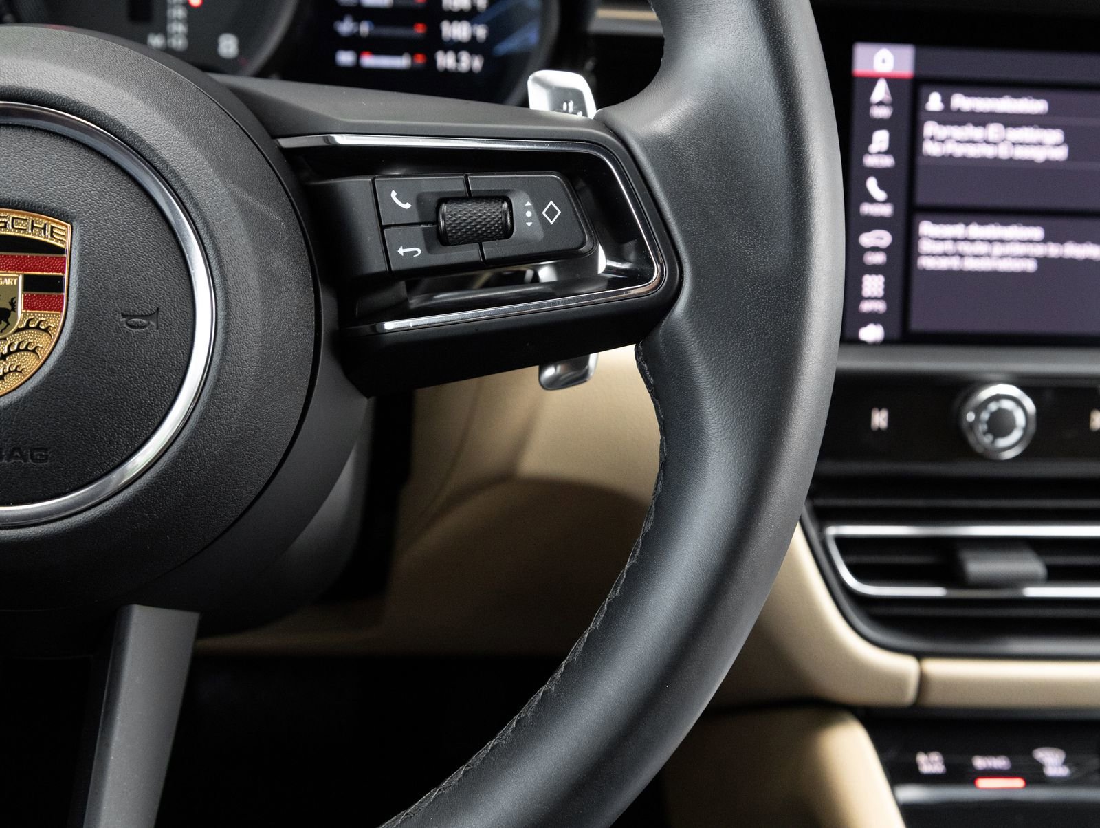 Certified 2023 Porsche Macan AWD/4WD image 16