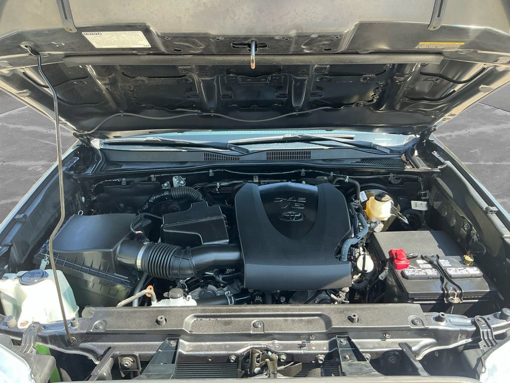 Used 2020 Toyota Tacoma SR5 AWD/4WD image 18