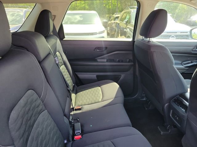 Used 2025 Nissan Pathfinder SV FWD image 31