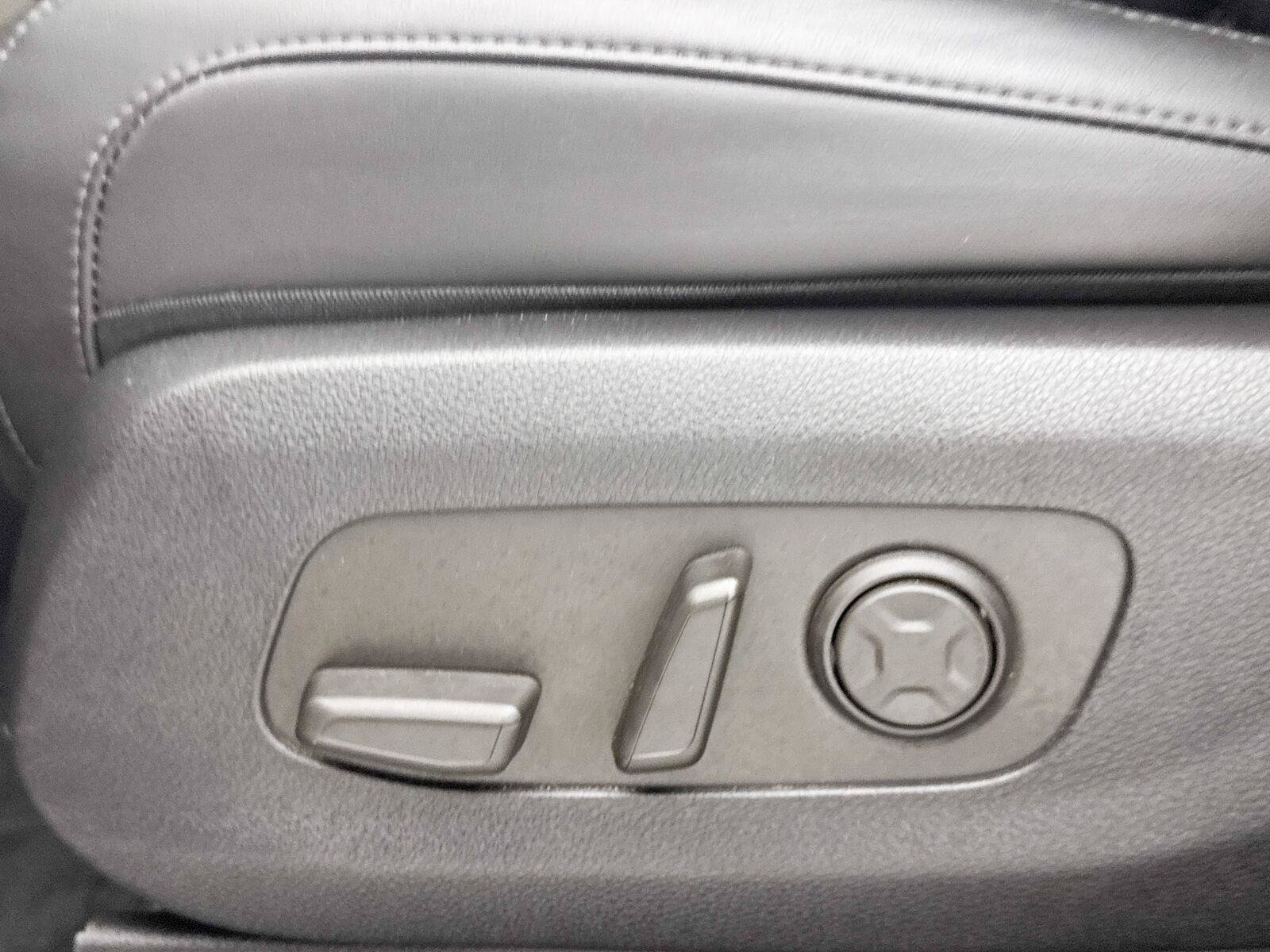 Used 2025 Kia Carnival SX FWD image 31