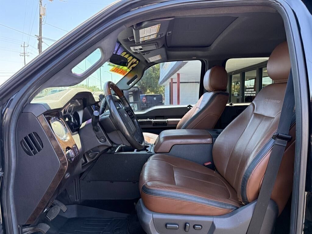 Used 2016 Ford F250 Platinum w/ FX4 Off-Road Package AWD/4WD image 9
