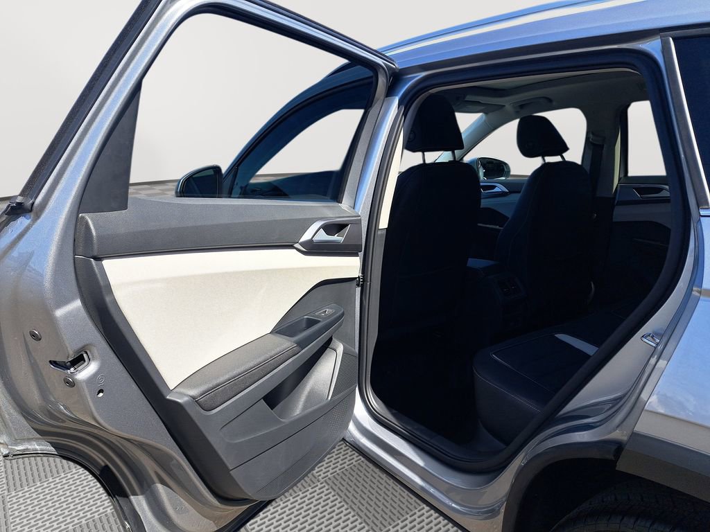 New 2025 Volkswagen Taos SEL image 13