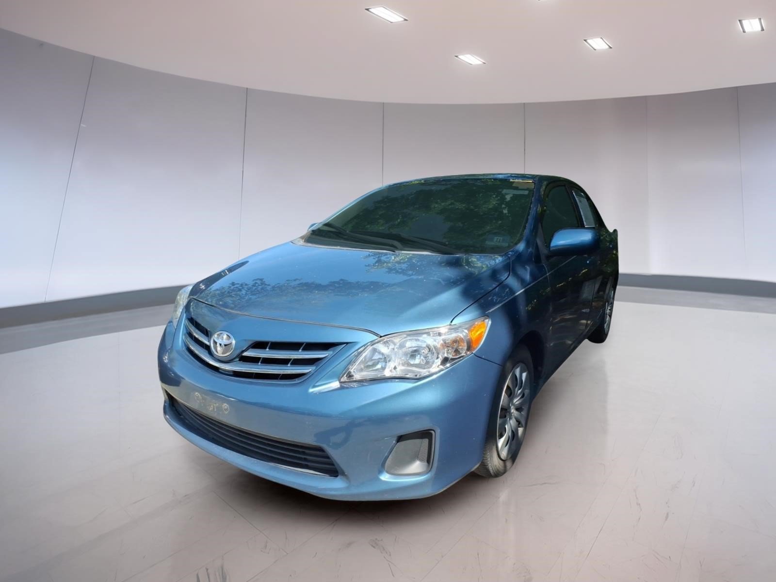 Used 2013 Toyota Corolla LE FWD image 2