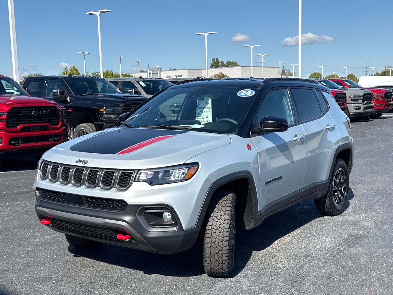 Used 2024 Jeep Compass Trailhawk image 7
