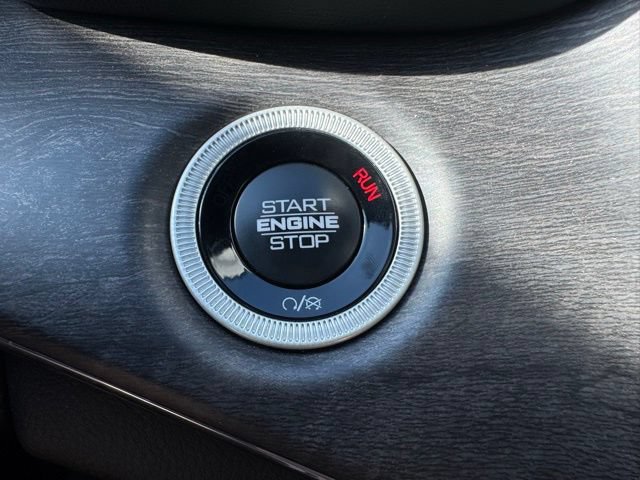 Certified 2025 Jeep Grand Cherokee Overland AWD/4WD image 36