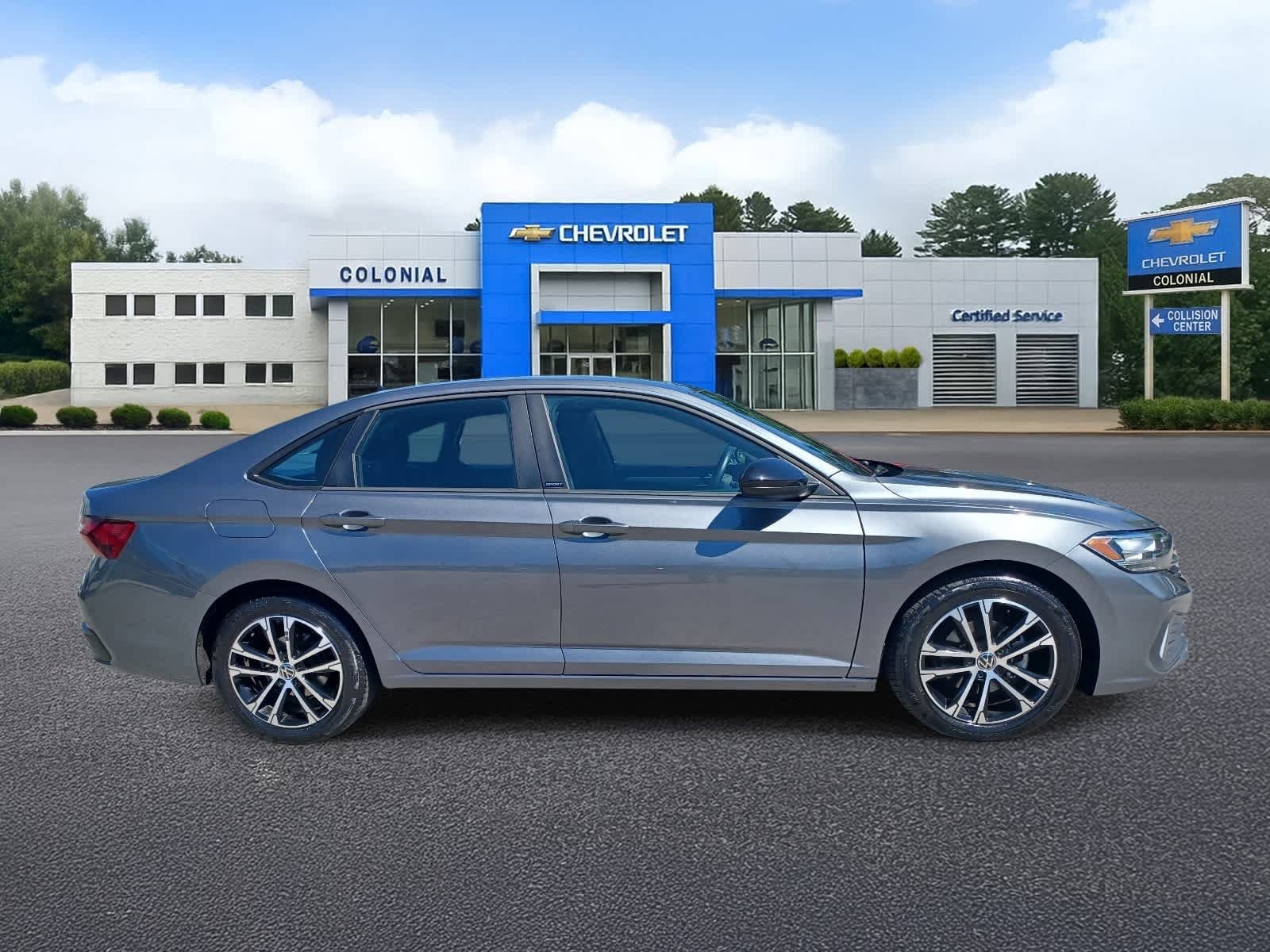Used 2024 Volkswagen Jetta Sport FWD image 3