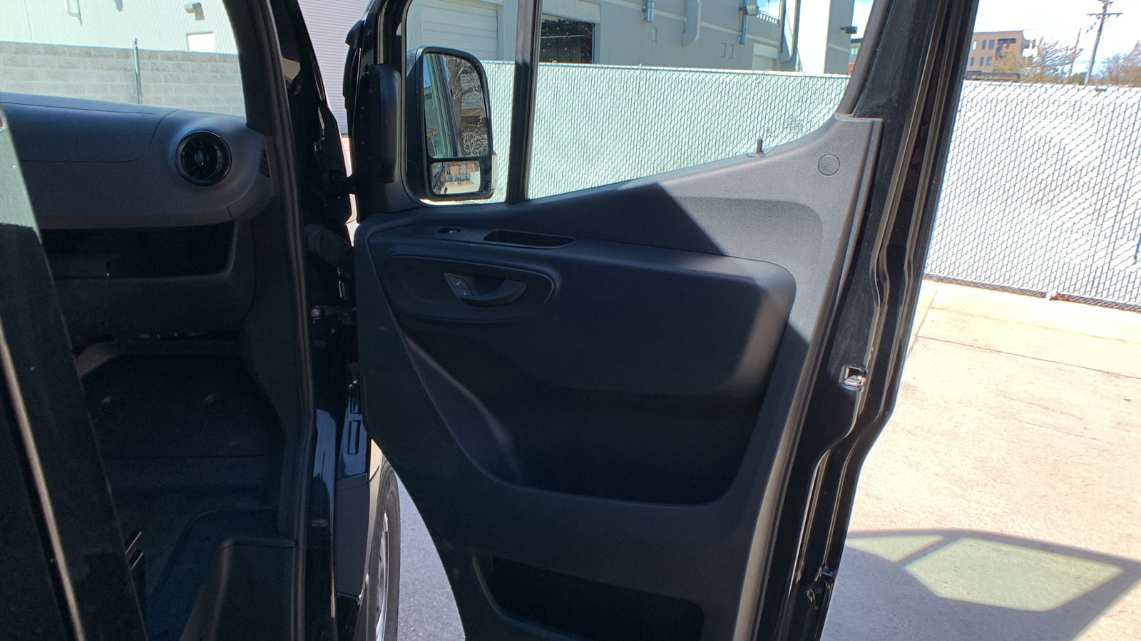 Used 2025 Mercedes-Benz Sprinter 2500 image 19