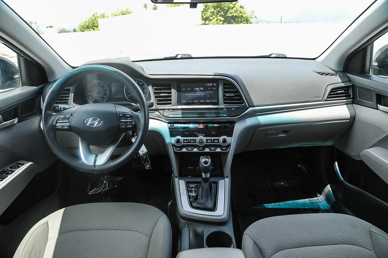 Used 2020 Hyundai Elantra SE FWD image 12