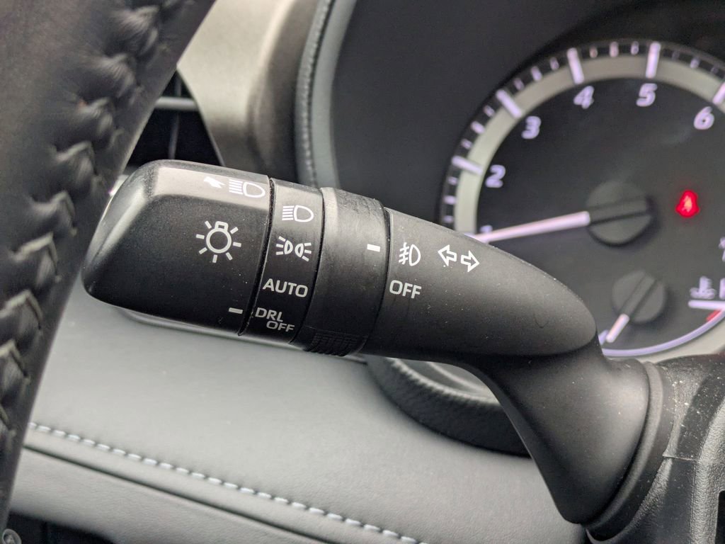 Used 2023 Toyota Highlander LE image 29