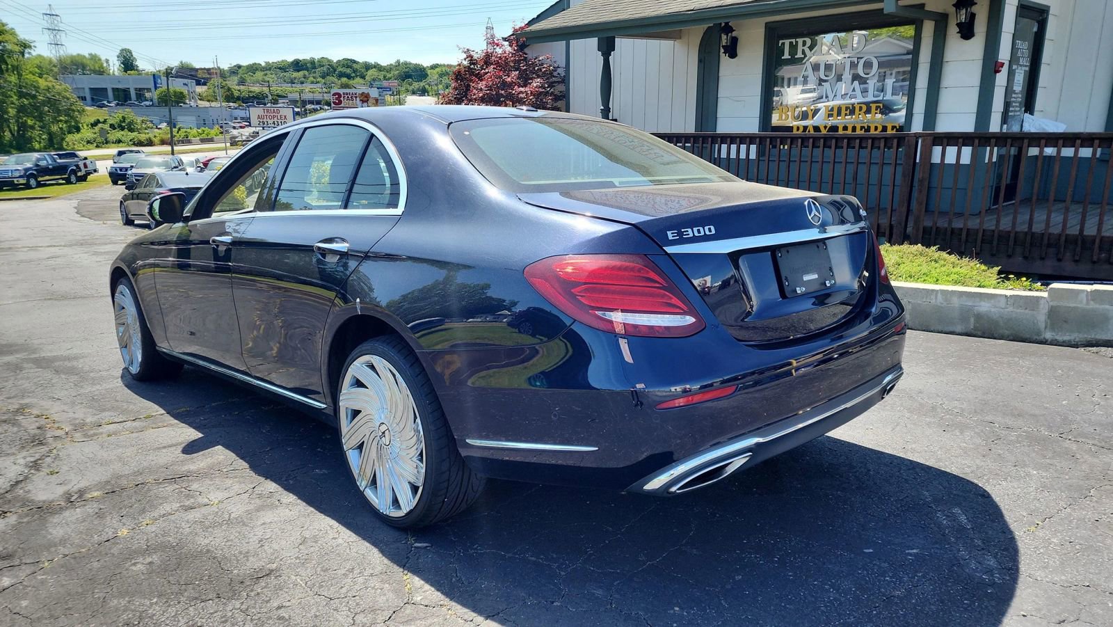Used 2018 Mercedes-Benz E 300 4MATIC image 7