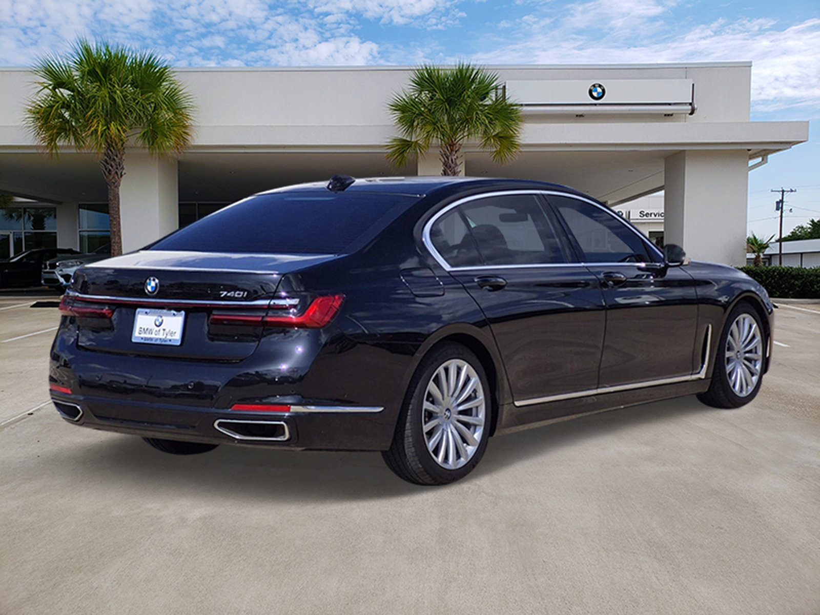 Used 2022 BMW 740i w/ Premium Package RWD image 4