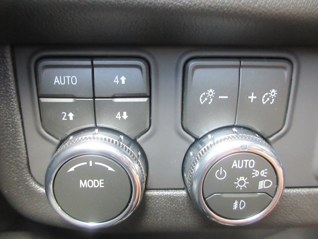 New 2026 GMC Yukon XL Elevation w/ Elevation Premium Package AWD/4WD image 17