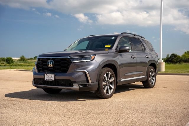 Used 2023 Honda Pilot Touring image 3