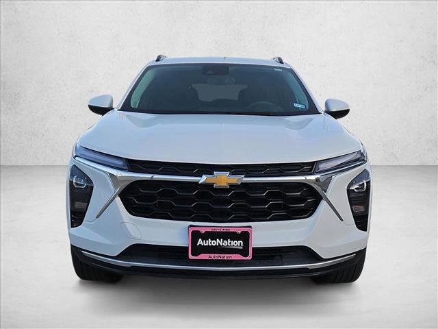 Used 2024 Chevrolet Trax LT image 2