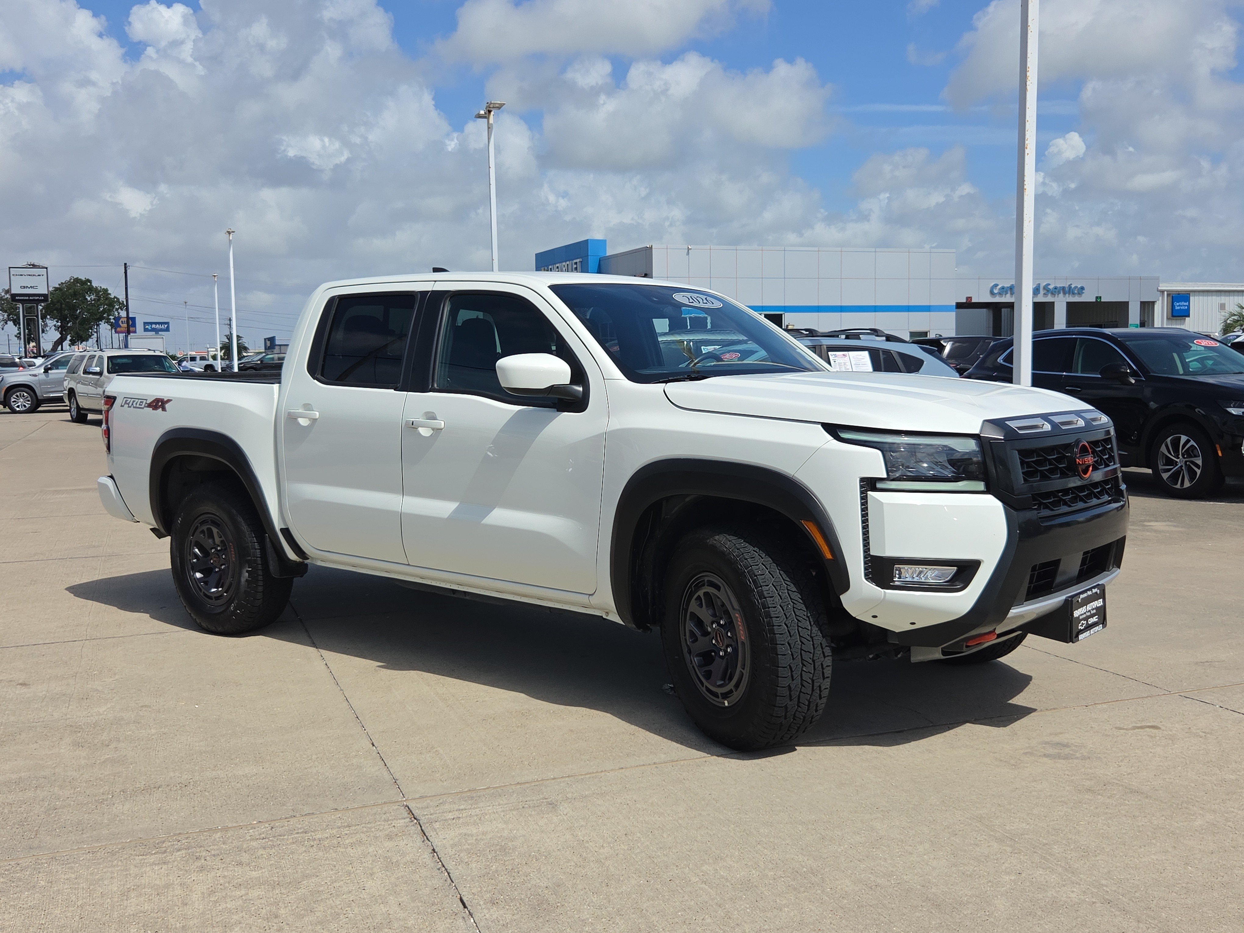 Used 2026 Nissan Frontier PRO-4X AWD/4WD image 3