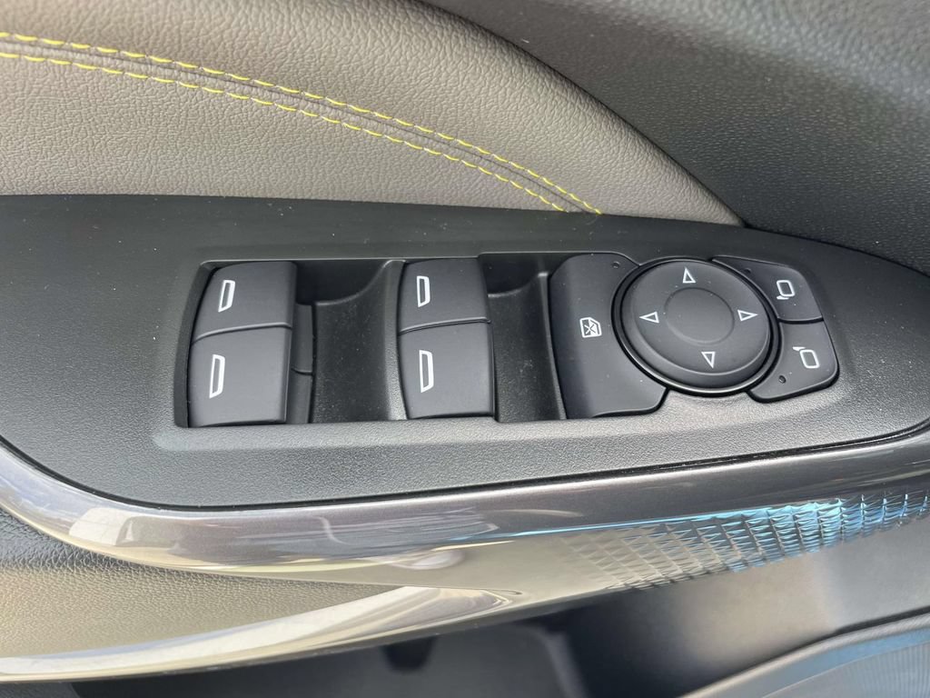 Used 2025 Chevrolet Trax ACTIV w/ Driver Confidence Package FWD image 18