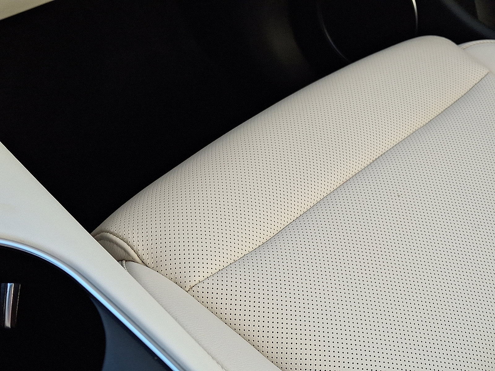 Certified 2025 Genesis Electrified GV70 image 26