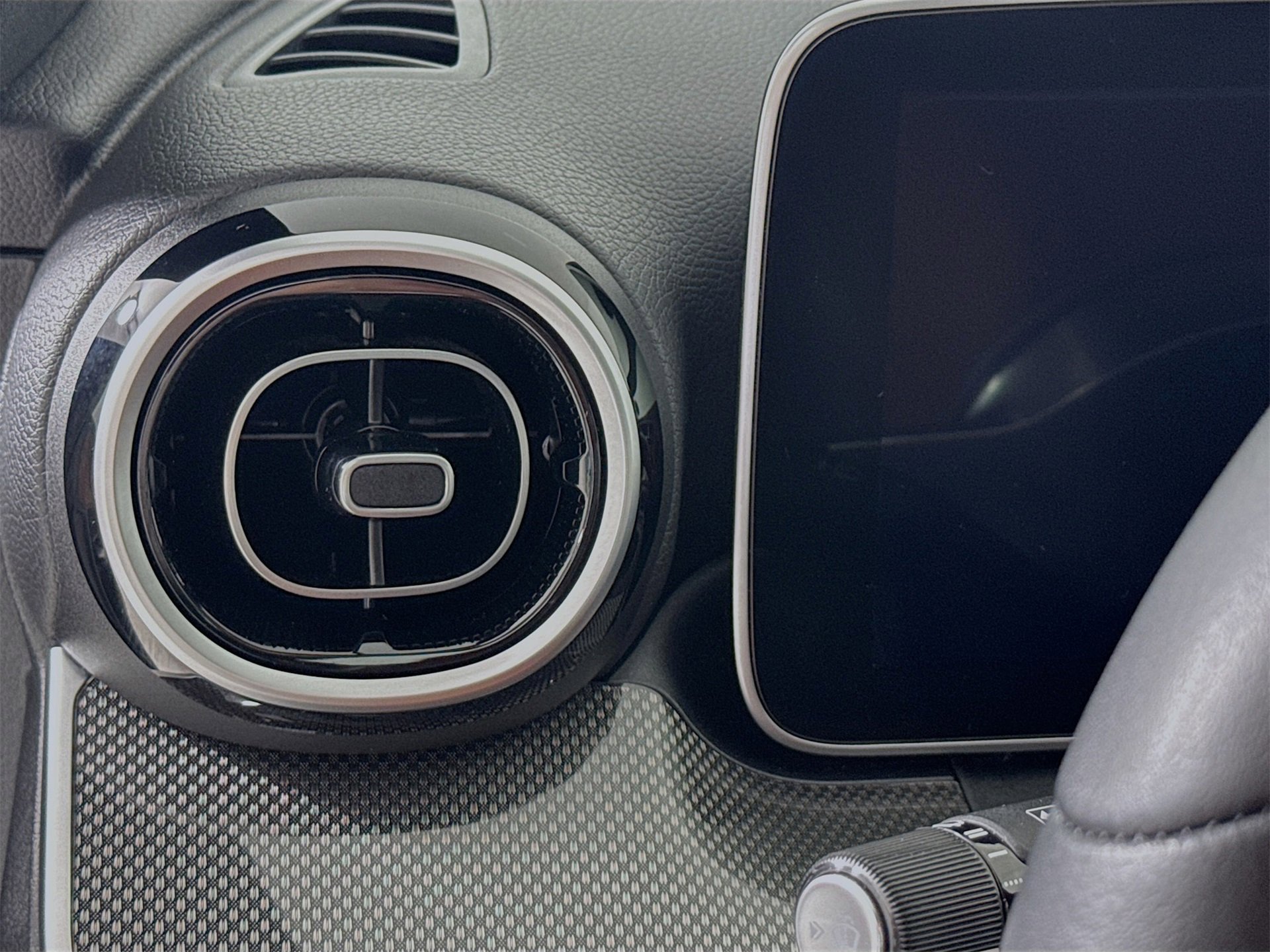 Certified 2025 Mercedes-Benz C 300 Sedan image 11