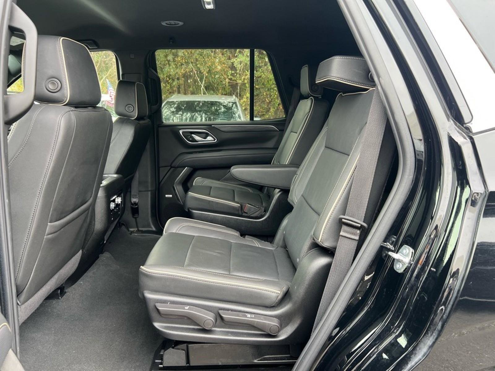 Used 2024 GMC Yukon SLT w/ SLT Luxury Package image 29