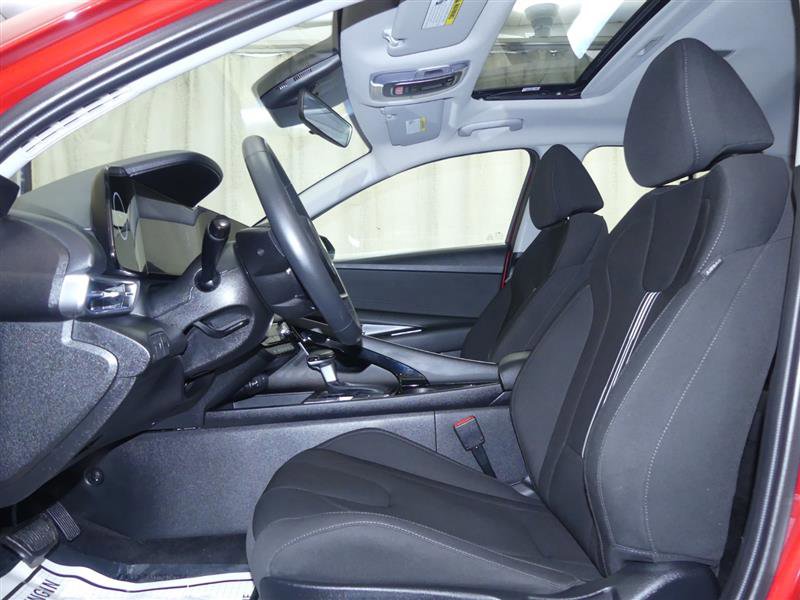 Used 2025 Hyundai Elantra SEL image 20