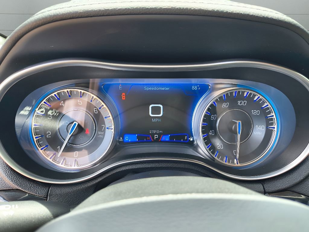 Used 2023 Chrysler 300 Touring w/ Sport Appearance Package image 17