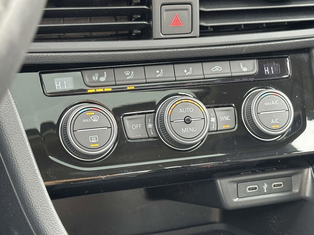 Certified 2021 Volkswagen Jetta SE w/ SE Cold Weather Package image 28