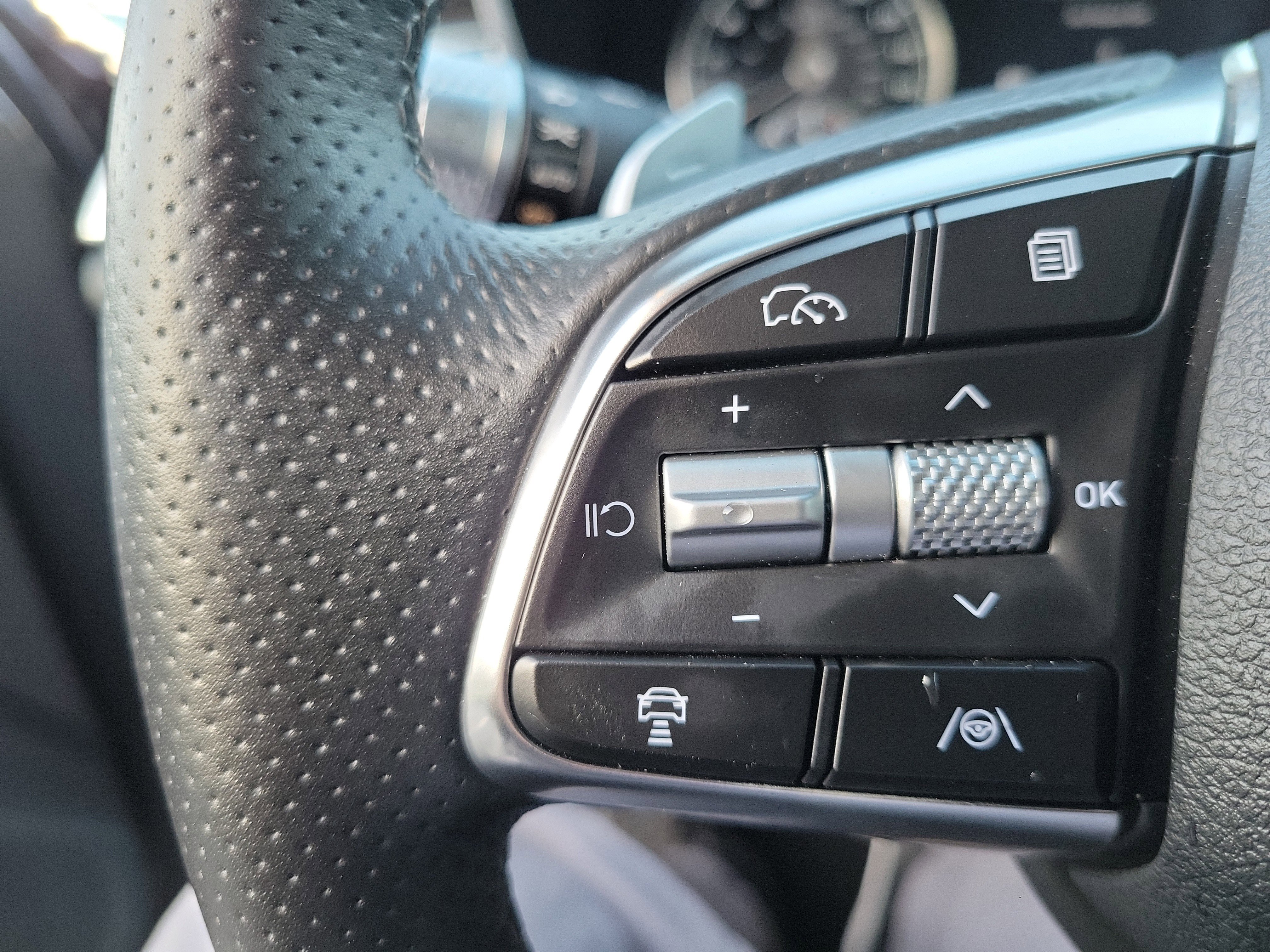 Certified 2025 Genesis G70 2.5T image 7