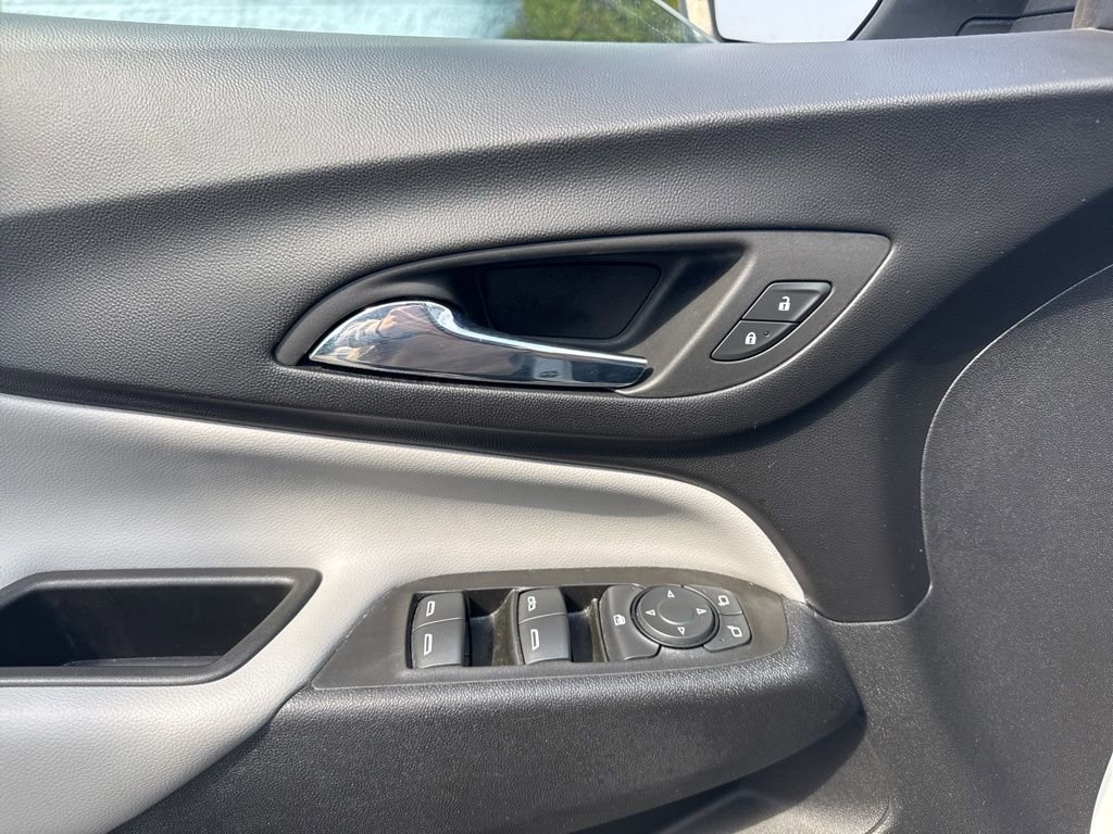 Used 2022 Chevrolet Equinox LS w/ LS Convenience Package image 9