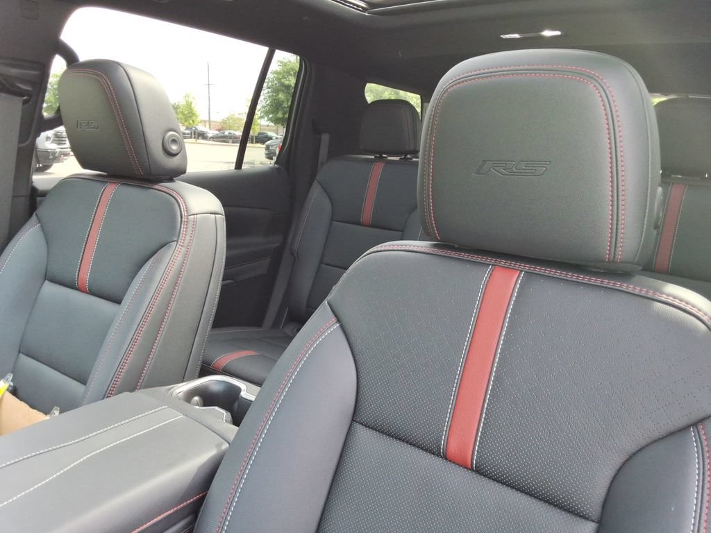 New 2026 Chevrolet Traverse RS w/ LPO, Floor Liner Package FWD image 21