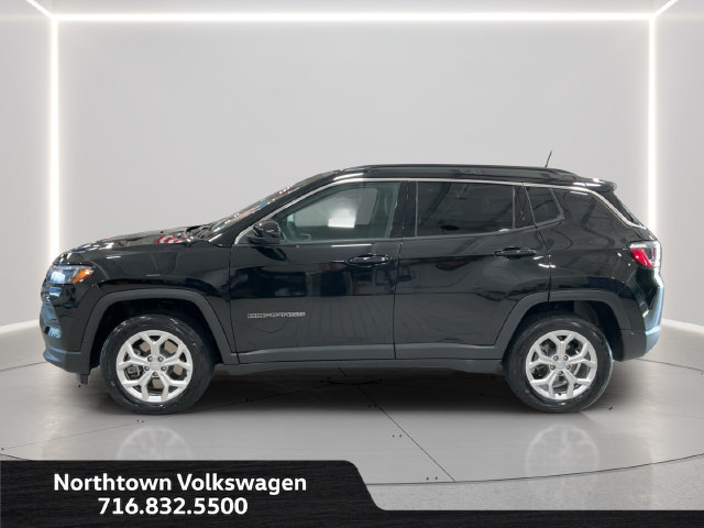 Used 2024 Jeep Compass Latitude AWD/4WD image 2