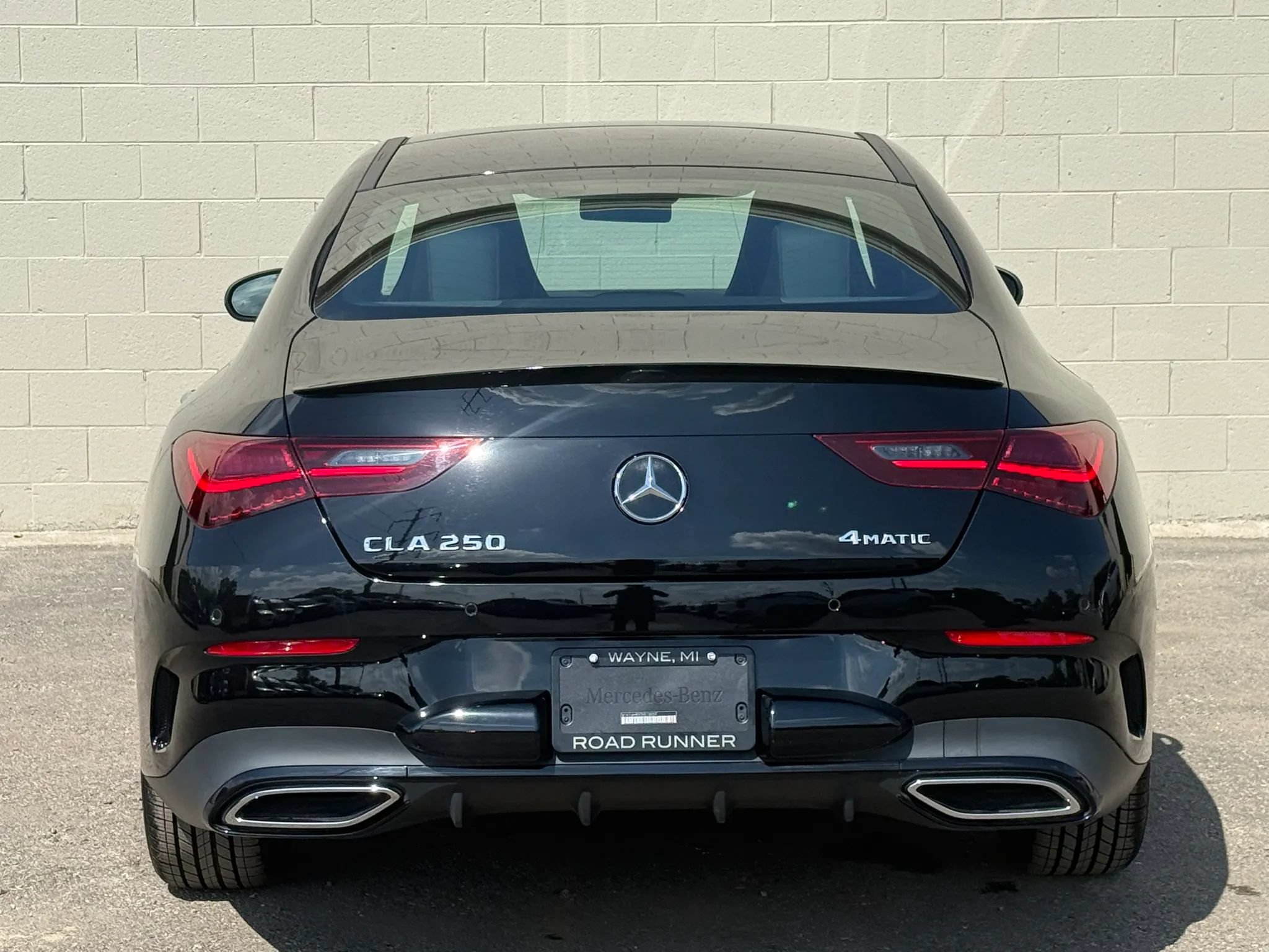 Used 2025 Mercedes-Benz CLA 250 4MATIC w/ AMG Night Package image 9