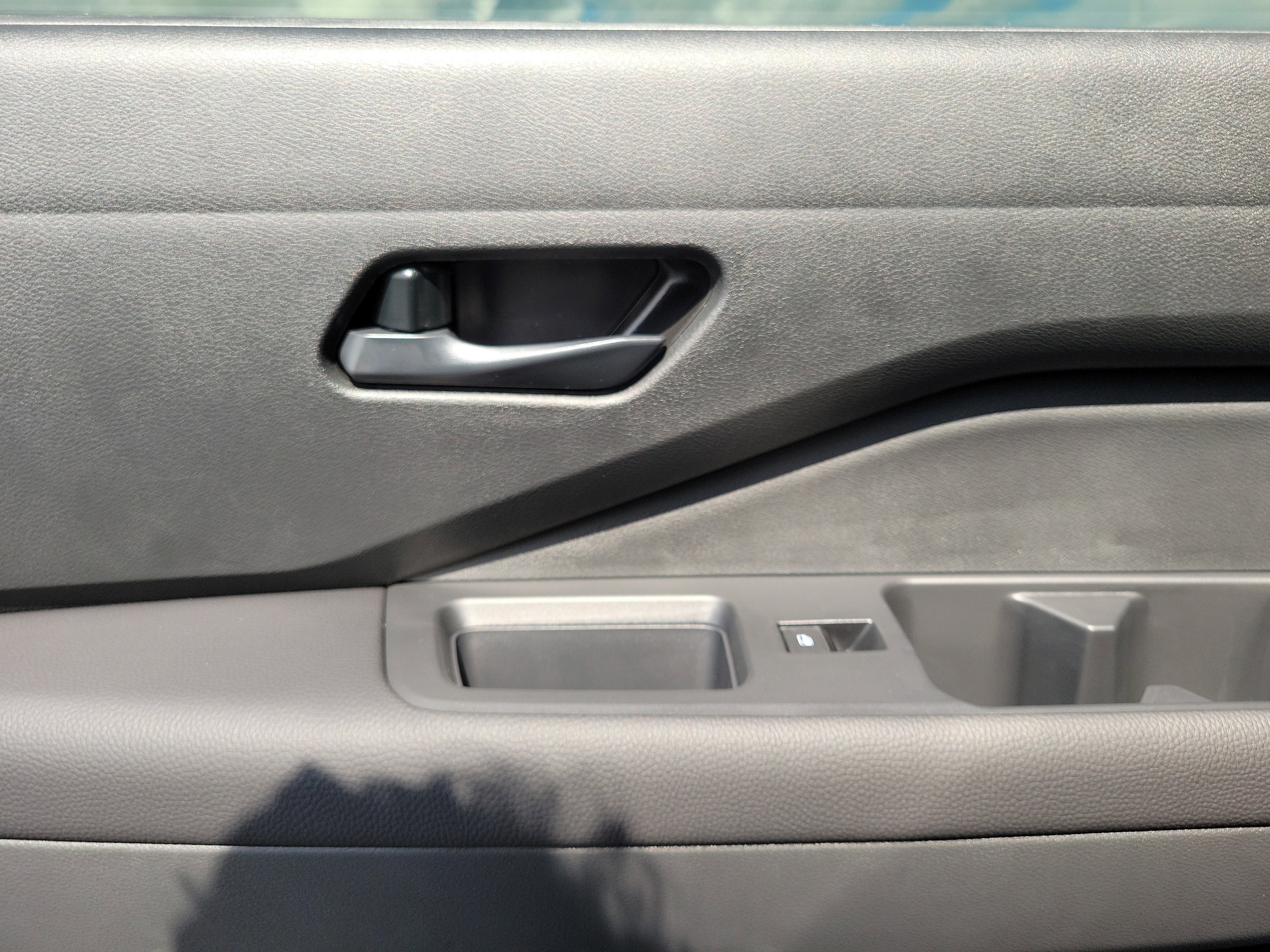 Used 2025 Nissan Pathfinder SV image 12