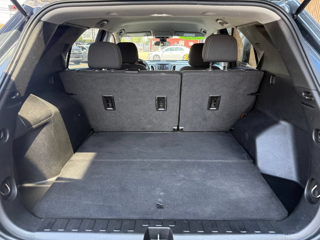 Used 2021 Chevrolet Equinox LS w/ LPO, Blackout Package FWD image 17