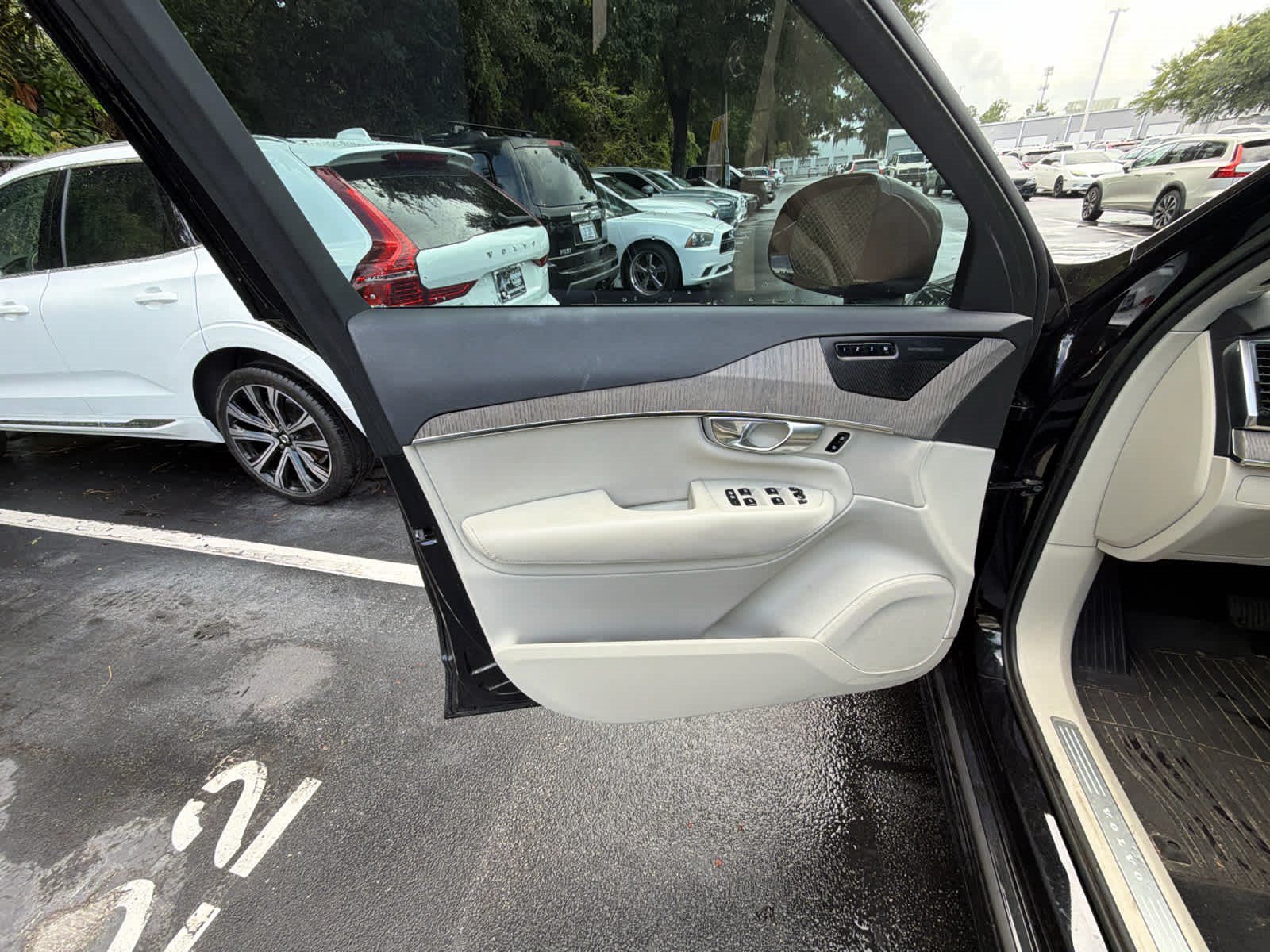 Used 2023 Volvo XC90 B5 Plus w/ Protection Package Premier AWD/4WD image 24