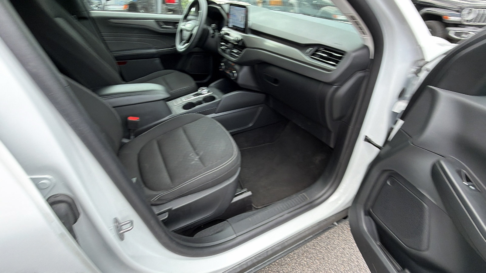 Used 2025 Ford Escape Active AWD/4WD image 18