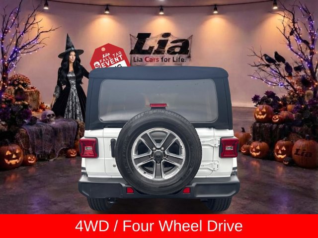 Used 2018 Jeep Wrangler Unlimited Sahara AWD/4WD image 4
