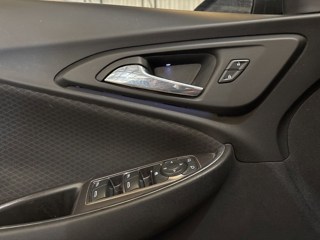 Used 2017 Chevrolet Malibu LT image 14