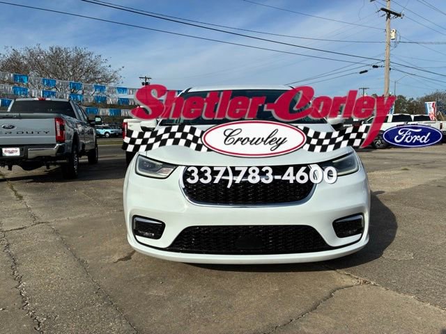 Used 2023 Chrysler Pacifica Touring-L image 3