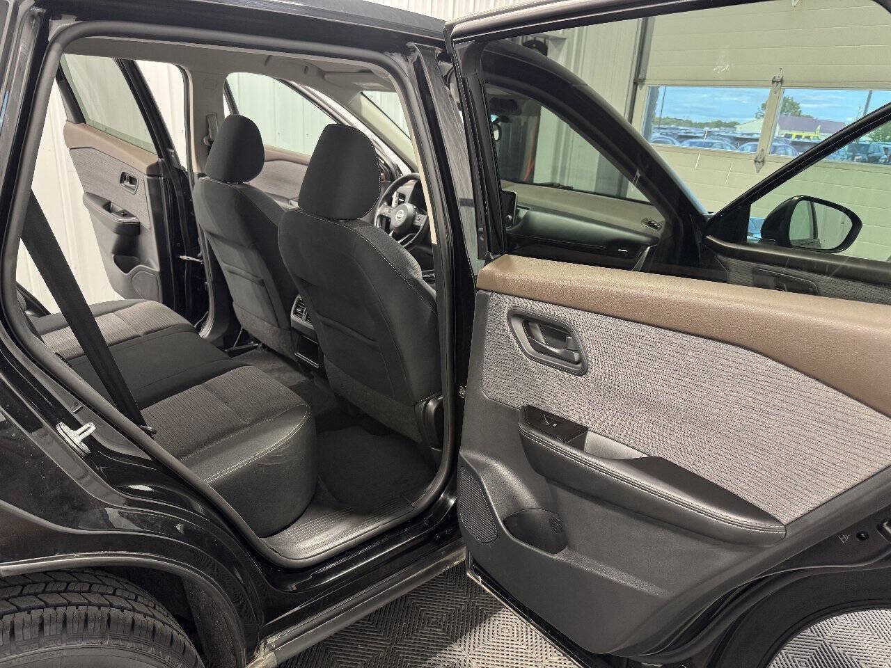 Used 2021 Nissan Rogue S AWD/4WD image 17