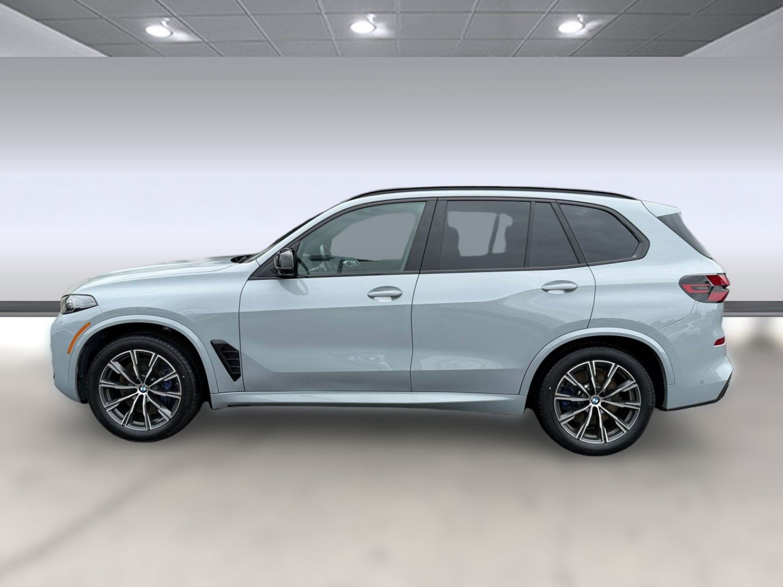 Certified 2026 BMW X5 M60i AWD/4WD image 2
