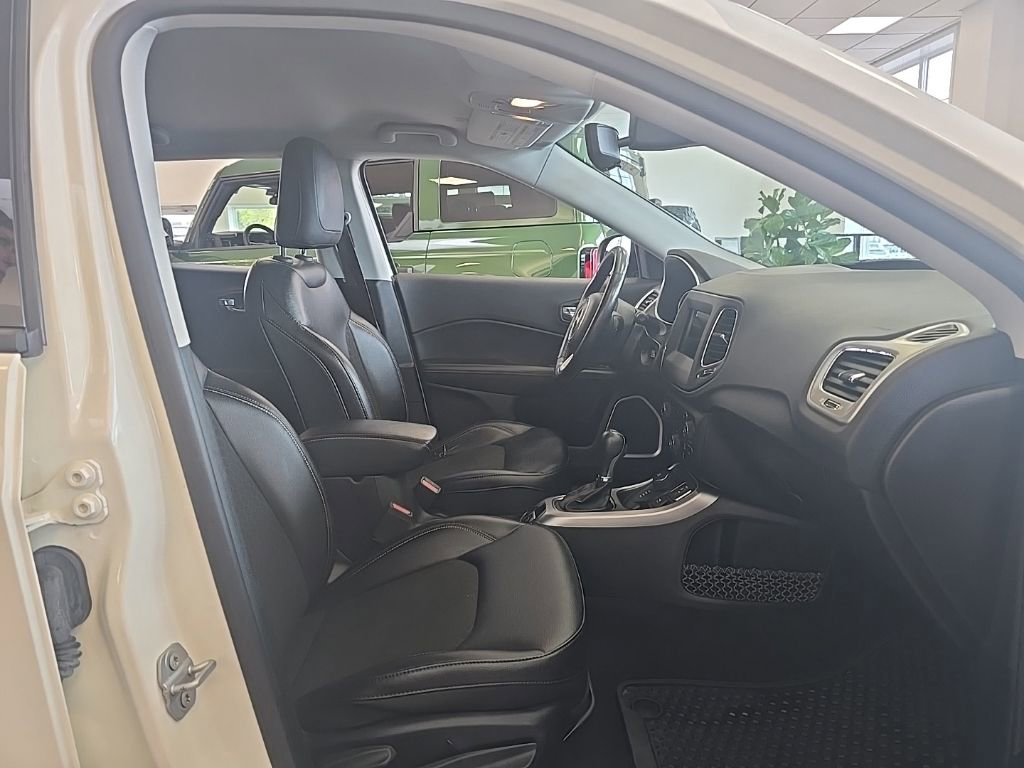Used 2020 Jeep Compass Latitude w/ Cold Weather Group AWD/4WD image 36
